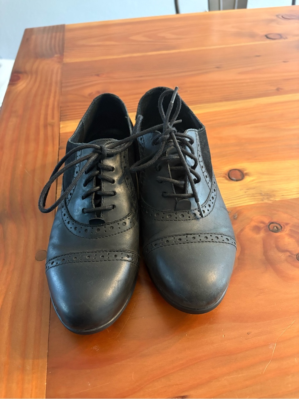 Classic Black Women’s Oxford Dress Shoes Born, size 9